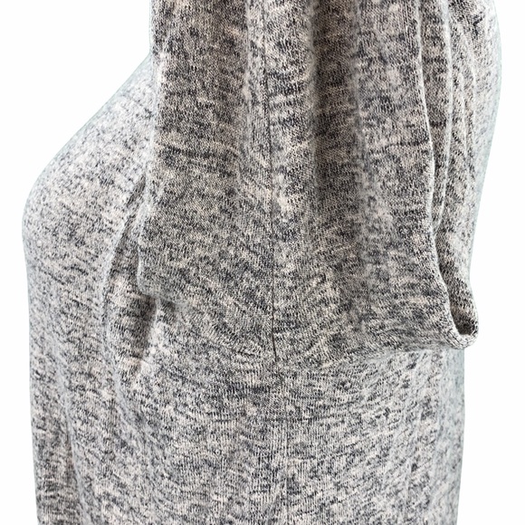 Chelsea & Theodore Beige Twist Hem Tee - Picture 10 of 12